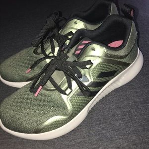 Green Adidas Bounce Shoes Size 7.5